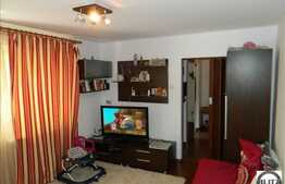 Apartament 3 camere cu balcon de 6 mp, partial mobilat, renovat