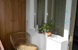 Apartament 3 camere cu balcon de 6 mp, partial mobilat, renovat