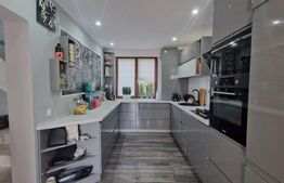 Casa lux in Ghimbav la 15 minute de Brasov, curte, P+1