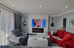 Casa lux in Ghimbav la 15 minute de Brasov, curte, P+1