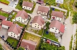 Casă modernă, 3 dormitoare, birou, 135 mp utili, teren 423 mp – Hălchiu, Brașov