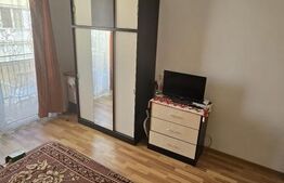 Apartament decomandat cu 3 camere, 53 mp utili, parcare, zona Porii