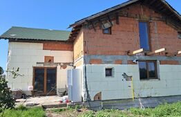 Casă spațioasă 224 mp, cu teren generos de 1.043 mp, în Săliștea Nouă 