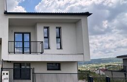 Casa tip duplex cu finisaje de calitate, garaj, intrare Chinteni