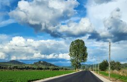 Casa saseasca de vanzare, curte, gradina, teren 3000 mp - Jimbor, jud Brasov