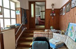 Casa saseasca de vanzare, curte, gradina, teren 3000 mp - Jimbor, jud Brasov