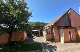 Casa saseasca de vanzare, curte, gradina, teren 3000 mp - Jimbor, jud Brasov