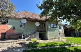 Casa saseasca de vanzare, curte, gradina, teren 3000 mp - Jimbor, jud Brasov