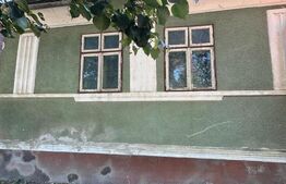 Casa saseasca de vanzare, curte, gradina, teren 3000 mp - Jimbor, jud Brasov