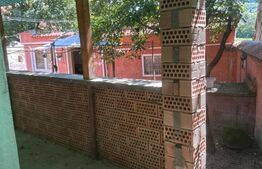 Casa saseasca de vanzare, curte, gradina, teren 3000 mp - Jimbor, jud Brasov