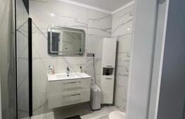 Apartament 3 camere semidecomandat, cu parcare, zona Vivo