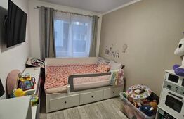 Apartament 3 camere semidecomandat, cu parcare, zona Vivo