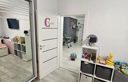 Apartament 3 camere semidecomandat, cu parcare, zona Vivo