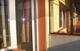 Apartament de vanzare cu 2 camere,  cu pod si doua balcoane