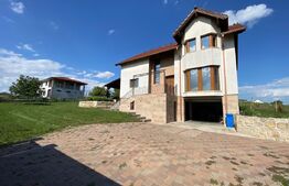 Casă spațioasă cu teren generos de 1600 mp, ideală pentru locuință sau investiți