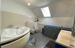 Casă spațioasă cu teren generos de 1600 mp, ideală pentru locuință sau investiți