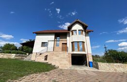 Casă spațioasă cu teren generos de 1600 mp, ideală pentru locuință sau investiți