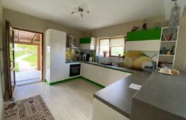 Casă spațioasă cu teren generos de 1600 mp, ideală pentru locuință sau investiți