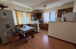 Casa 5 camere, 300 mp, parcari, zona Florilor 