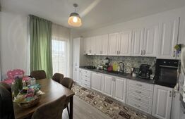 Apartament 3 camere, 80 mp, 2 bai, parcare, bloc nou, zona Terra