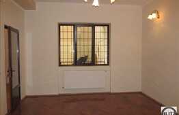 3 camere, 100 mp utili, terasa, boxa la subsol, zona strazii Eroilor!