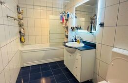 Apartament decomandat cu 2 camere , parcare cu CF individual, zona Porii