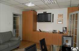 De vanzare apartament 3 camere, 60 mp, AC, parcare, zona Piata Mihai Viteazu