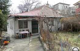 Casa demolabila cu 547 mp de teren