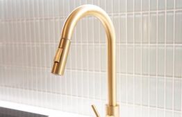 Apartament cu personalitate, tavan înalt și terasă – zona Scala Center