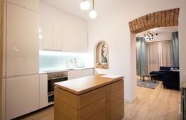 Apartament cu personalitate, tavan înalt și terasă – zona Scala Center