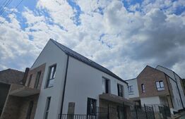 Casa luminoasa de 120 mp, cu living generos, materiale premium si curte proprie