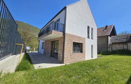 Casa luminoasa de 120 mp, cu living generos, materiale premium si curte proprie