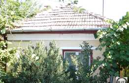 Casa demolabila de vanzare cu teren 460 mp