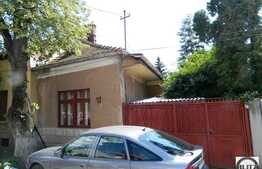 Casa demolabila de vanzare, 220 mp + teren 550 mp, in zona linistita