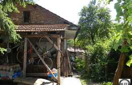 Casa demolabila de vanzare, 220 mp + teren 550 mp, in zona linistita