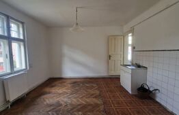 Apartament in casa, cu intrare si curte individuala, beci, pod, zona Mall Afi