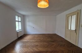 Apartament in casa, cu intrare si curte individuala, beci, pod, zona Mall Afi