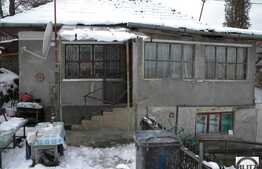 Casa demolabila in Andrei Muresanu!