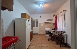 Casa in Centru Istoric, pod, pivnita, mobilata, 40 mp