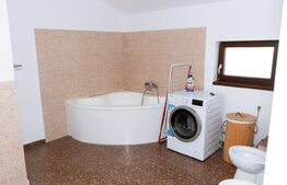 Casa individuala, 4 dormitoare, 210 mp, 450 mp teren, garaj, zona Metro/Vivo