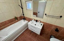 Apartament 3 camere decomandate, Centru, 90 mp, parcare, curte