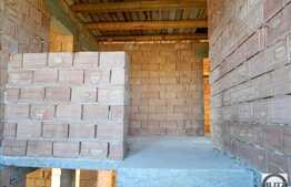 Vanzare casa la rosu 310 mp utili, cu 500 mp teren