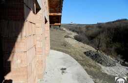 Vanzare casa la rosu 310 mp utili, cu 500 mp teren