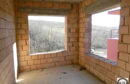 Vanzare casa la rosu 310 mp utili, cu 500 mp teren