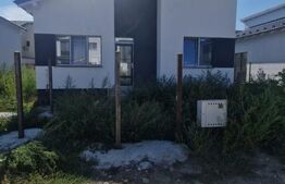 Casa pe parter 3 camere , 320 mp teren individuala cartier nou intabulata