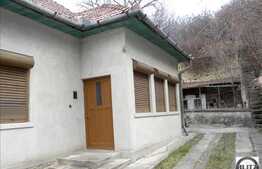 Vanzare casa demolabila sau renovabila + 1000 mp teren