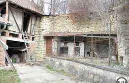 Vanzare casa demolabila sau renovabila + 1000 mp teren