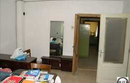 Vanzare casa demolabila sau renovabila + 1000 mp teren