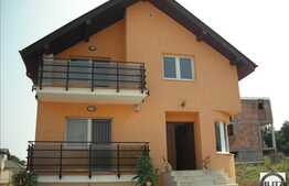 Constructie noua ! Curte generoasa ! Zona linistita de case !