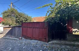 Casa individuala de vanzare, cu anexa si curte, zona Schei